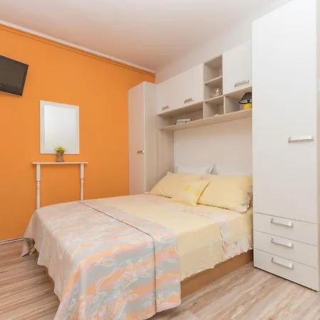 Luce アパート Baška Voda